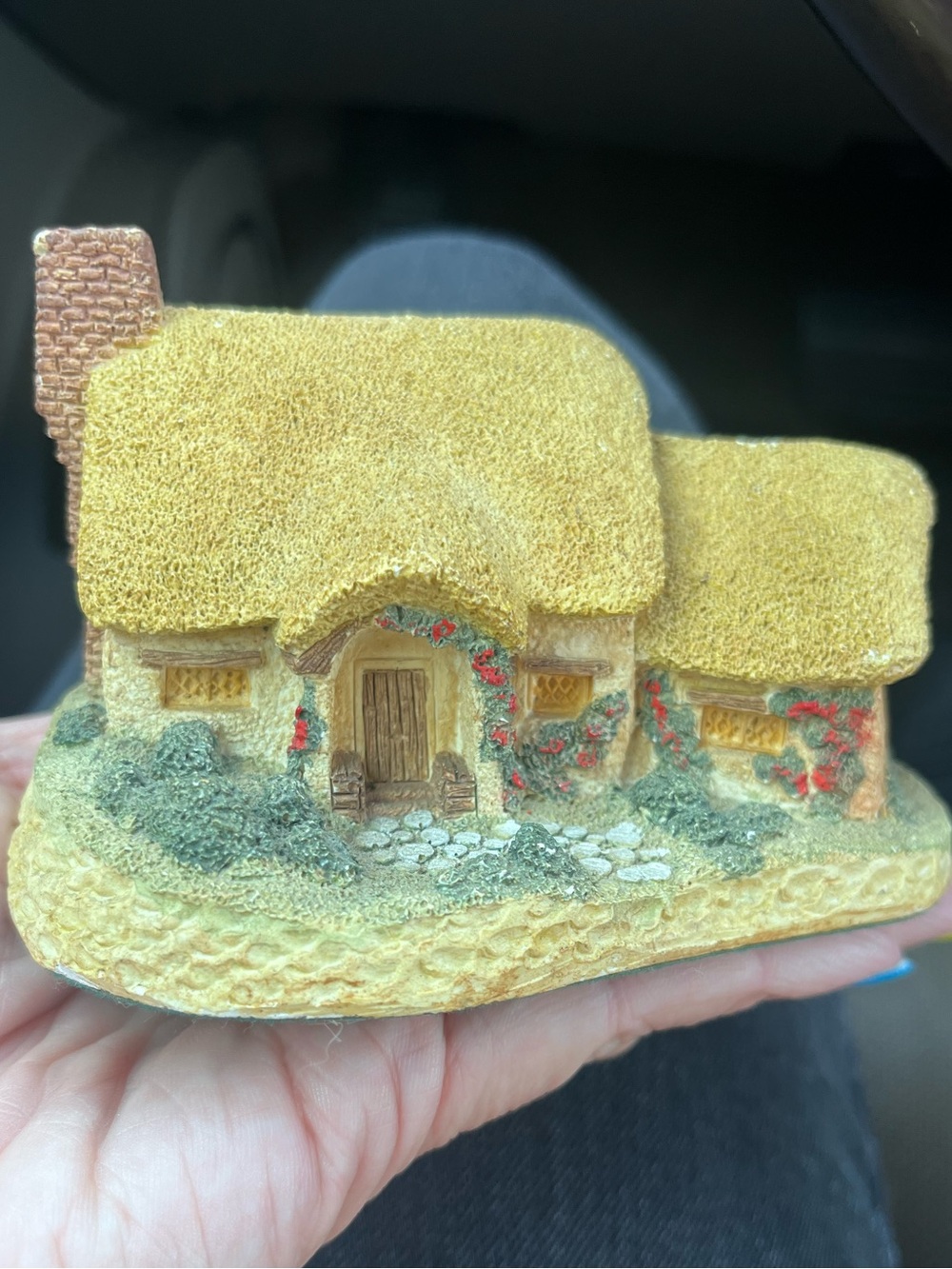 Hand painted “Rose Cottage” Decorative Figurine by David Winter circa 1980
